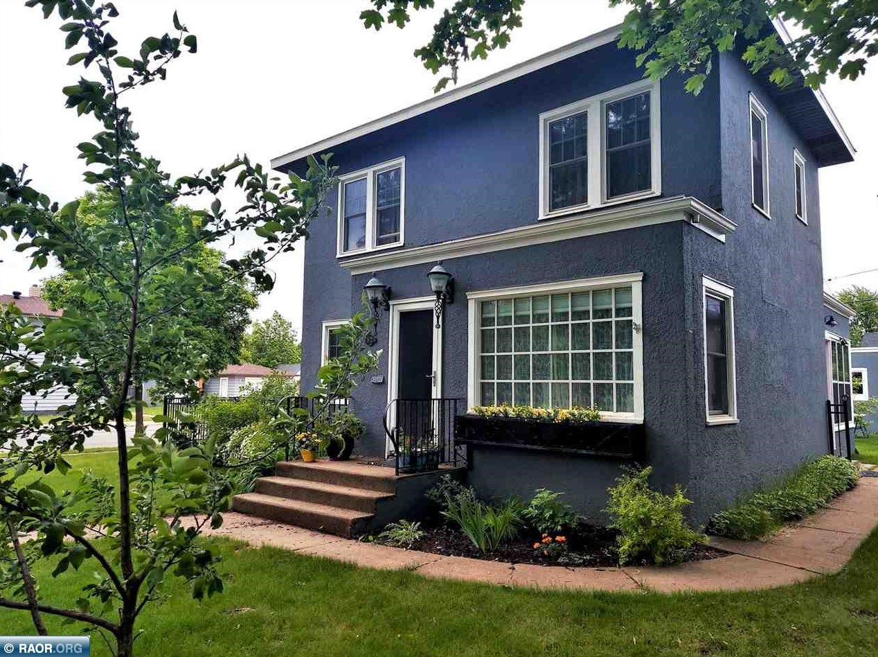 1924 E 11th Ave, Hibbing, MN 55746