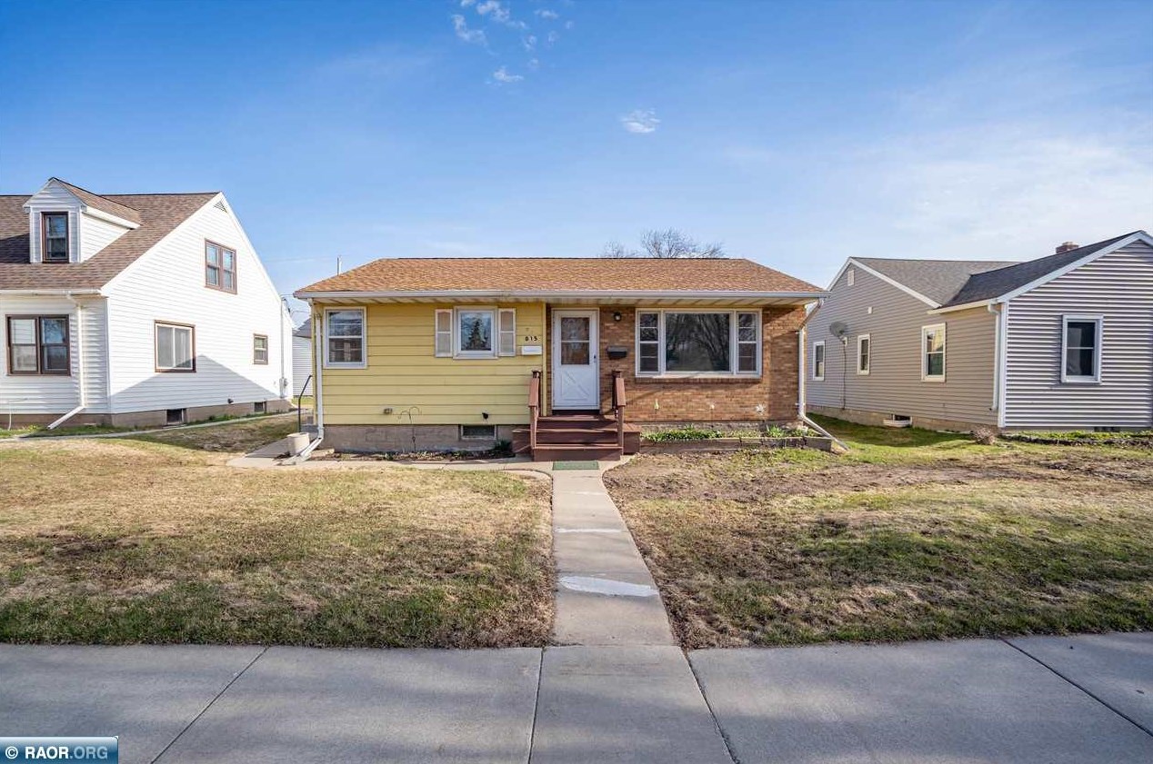815 6th St S, Virginia, MN 55792