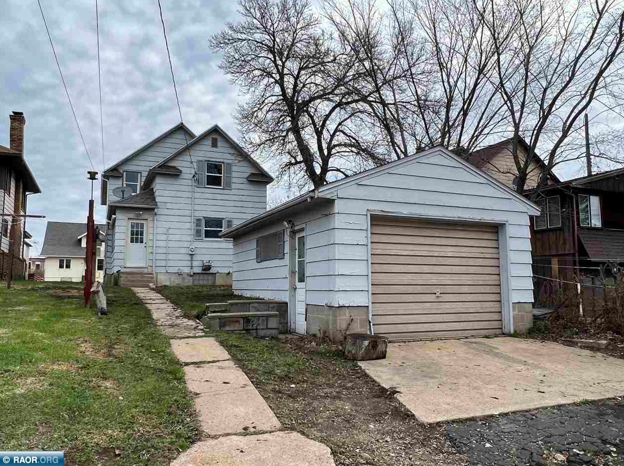 15 1st St Sw, Chisholm, MN 55719