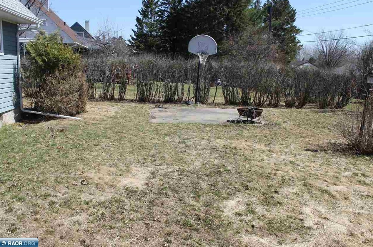 304 Kent Rd, Hoyt Lakes MN  55750-1302 exterior