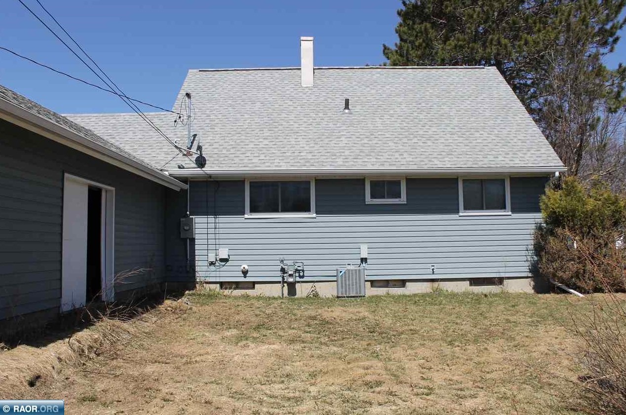 304 Kent Rd, Hoyt Lakes MN  55750-1302 exterior