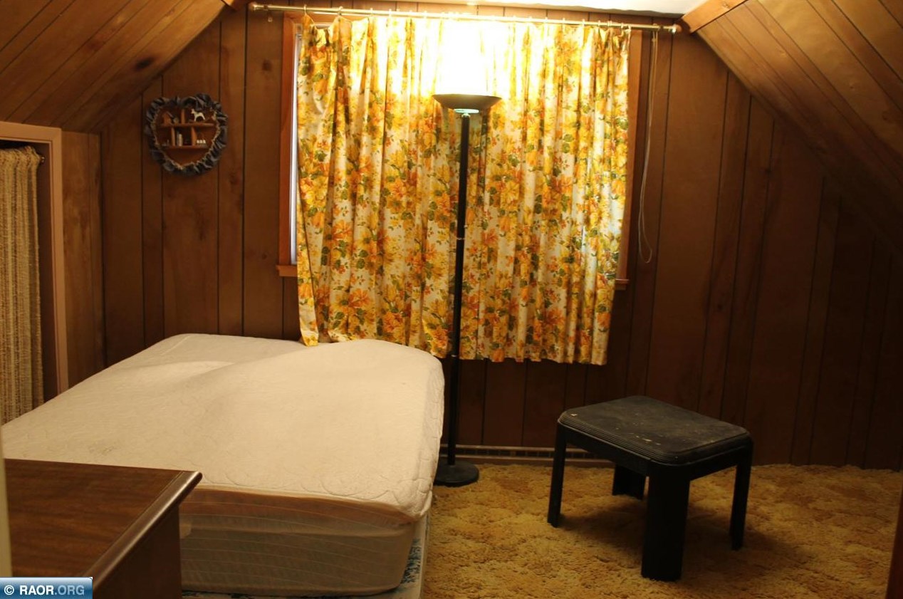 304 Kent Rd, Hoyt Lakes MN  55750-1302 exterior