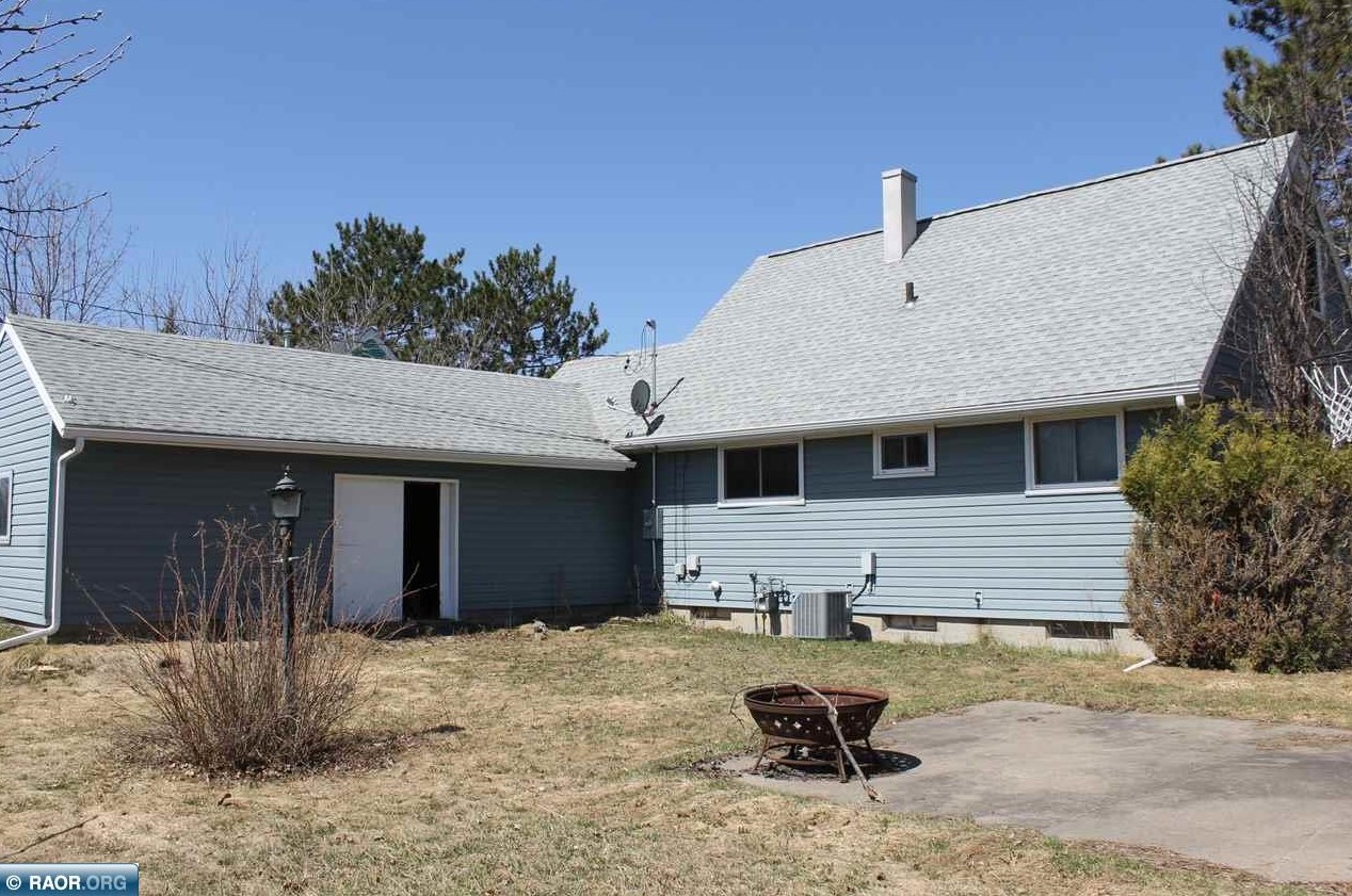 304 Kent Rd, Hoyt Lakes MN  55750-1302 exterior