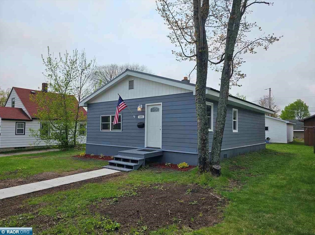 505 3rd St Ne, Chisholm, MN 55719