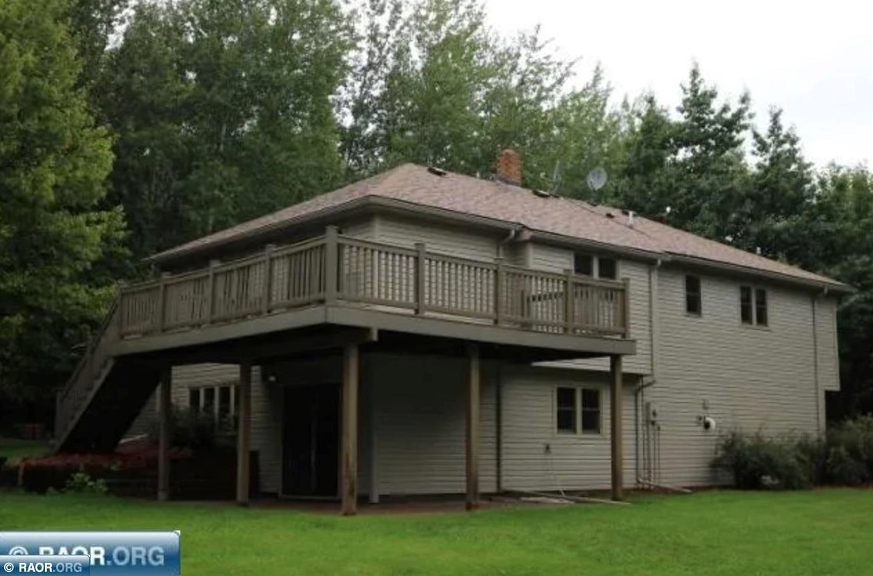 306 Viking Dr, Hoyt Lakes, MN 55750