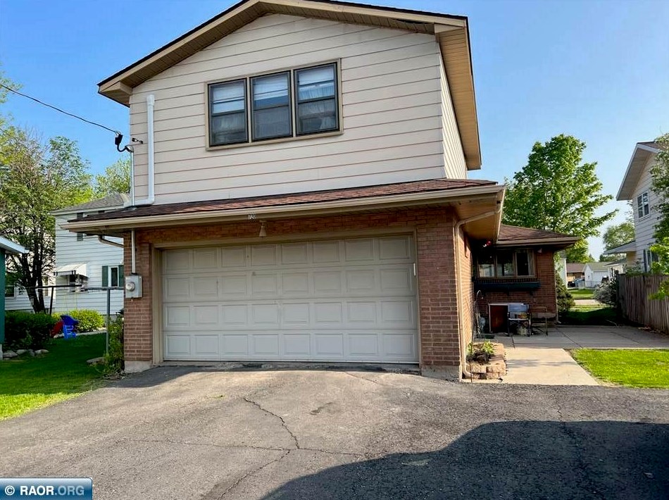 720 S 9th St, Virginia, MN 55792