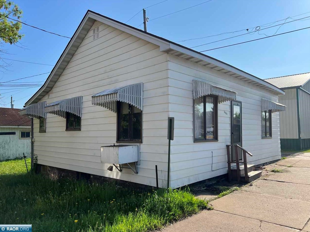 8884 Main St, Mountain Iron, MN 55768-3011
