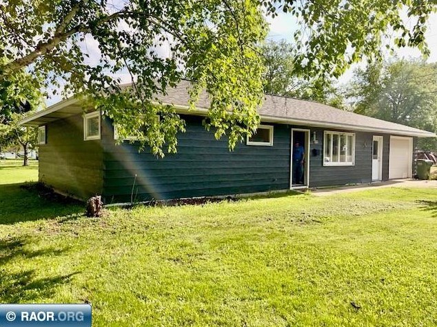 222 E 38th St, Hibbing, MN 55746