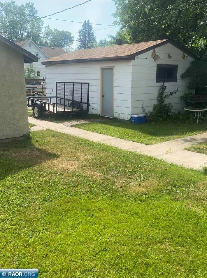 2206 E 10th Ave, Hibbing, MN 55746