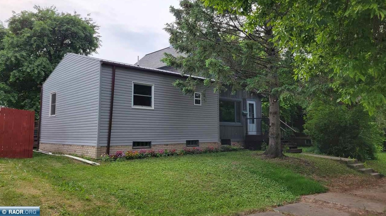 2827 6th Ave E, Hibbing, MN 55746