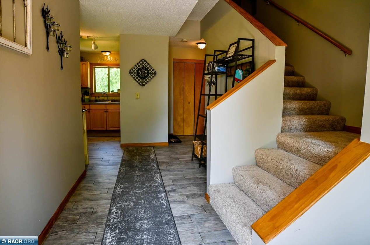 29287 Hoff Dr, Cohasset, MN 55721