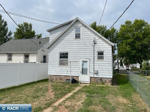 2416 W 2nd Ave, Hibbing, MN 55746
