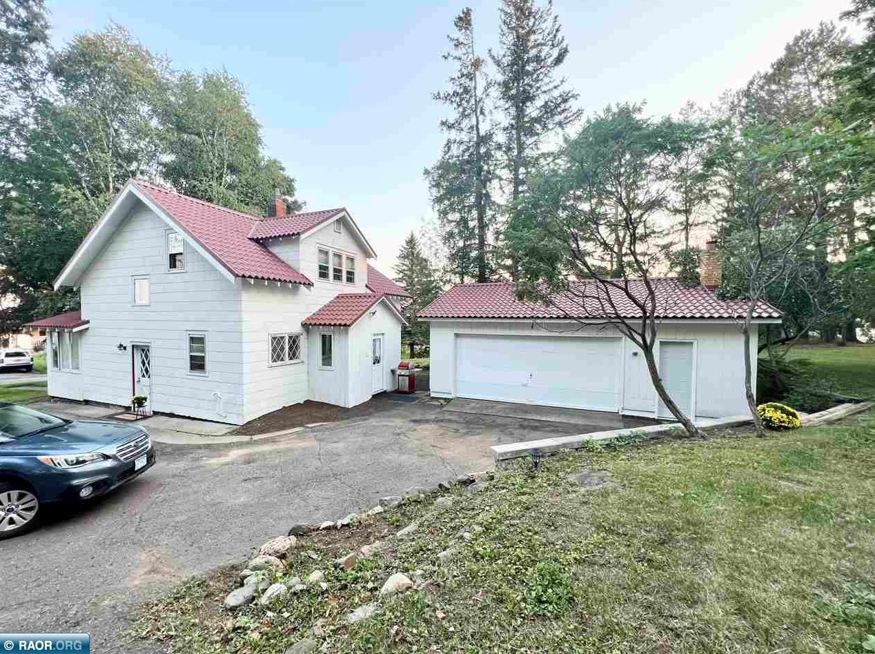 605 Boulevard Pl, Duluth, MN 55811