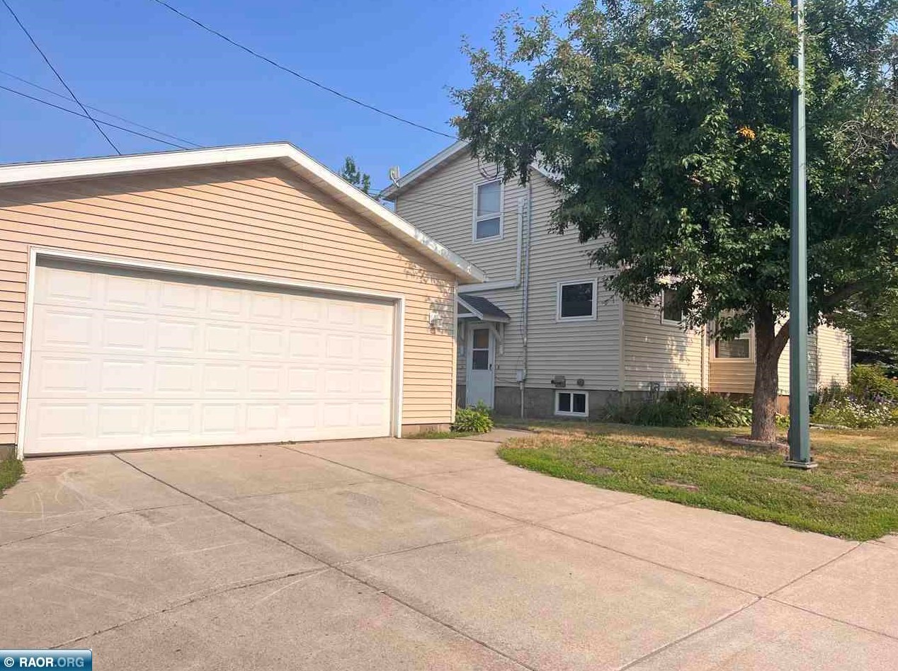 602 10th St S, Virginia, MN 55792