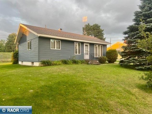 421 Andover Rd, Hoyt Lakes, MN 55750