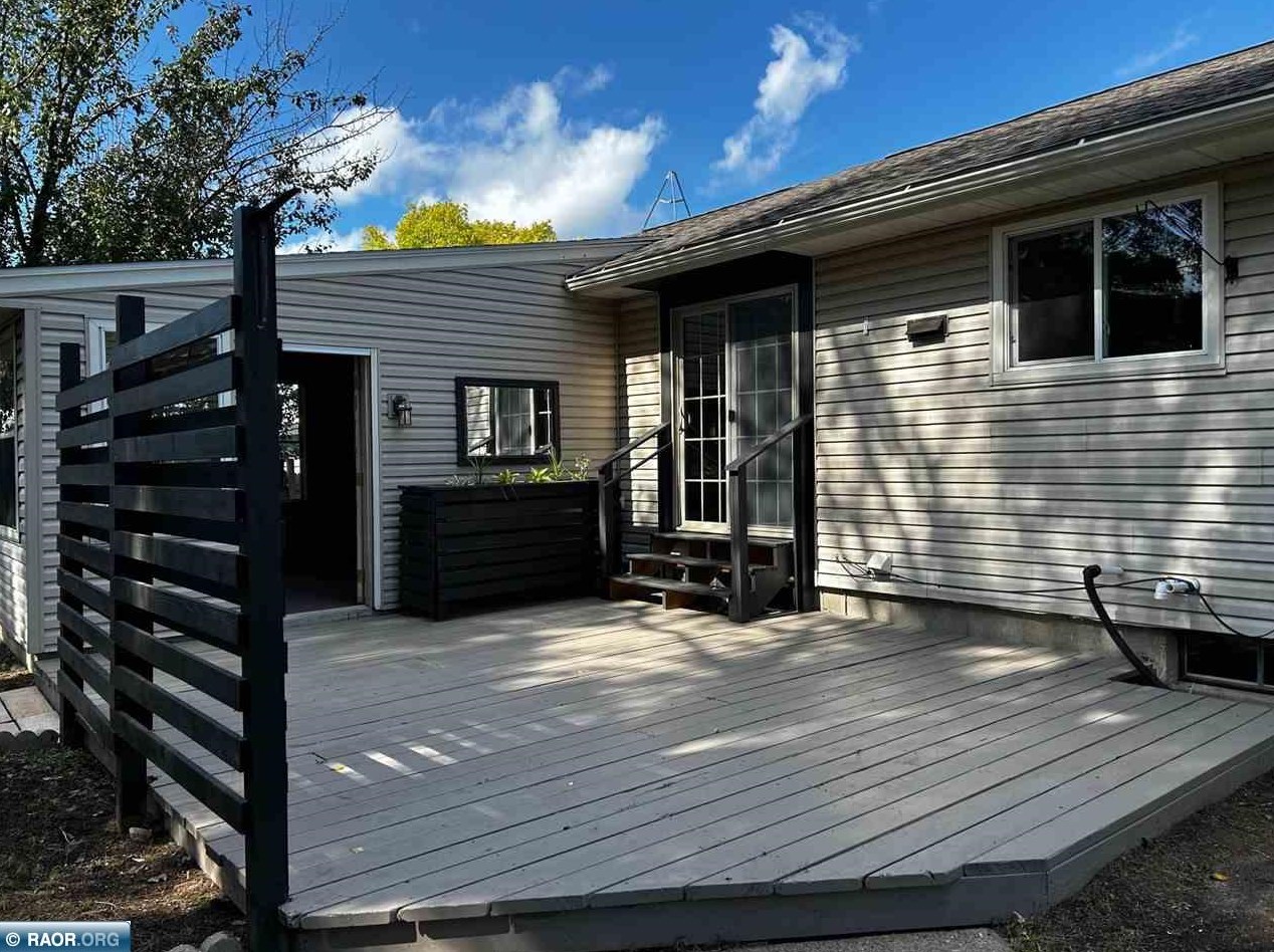 214 Guilford Rd, Hoyt Lakes, MN 55750-1241