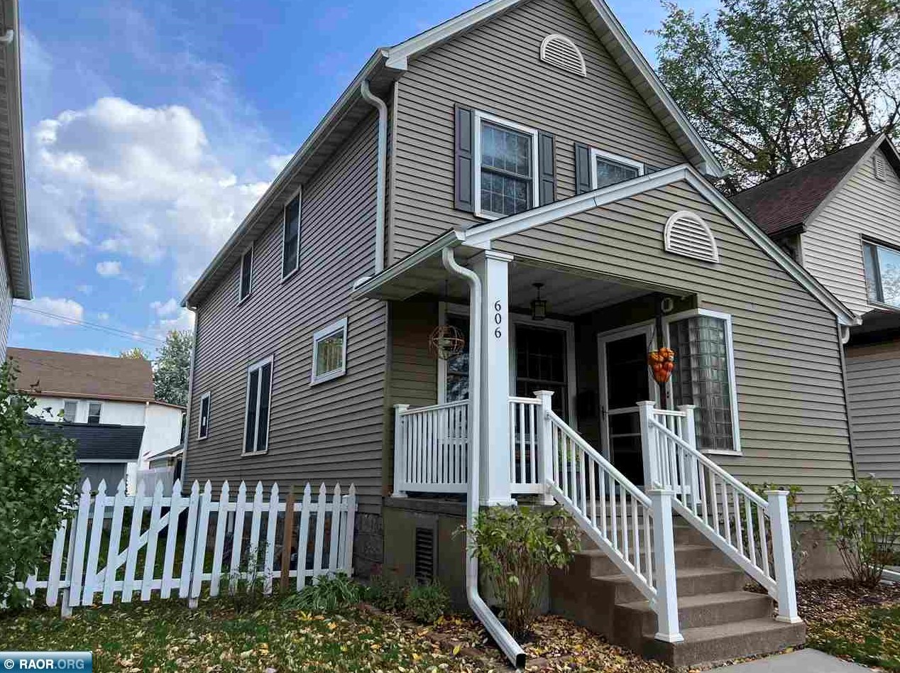 606 5th Ave, Virginia, MN 55792-2738
