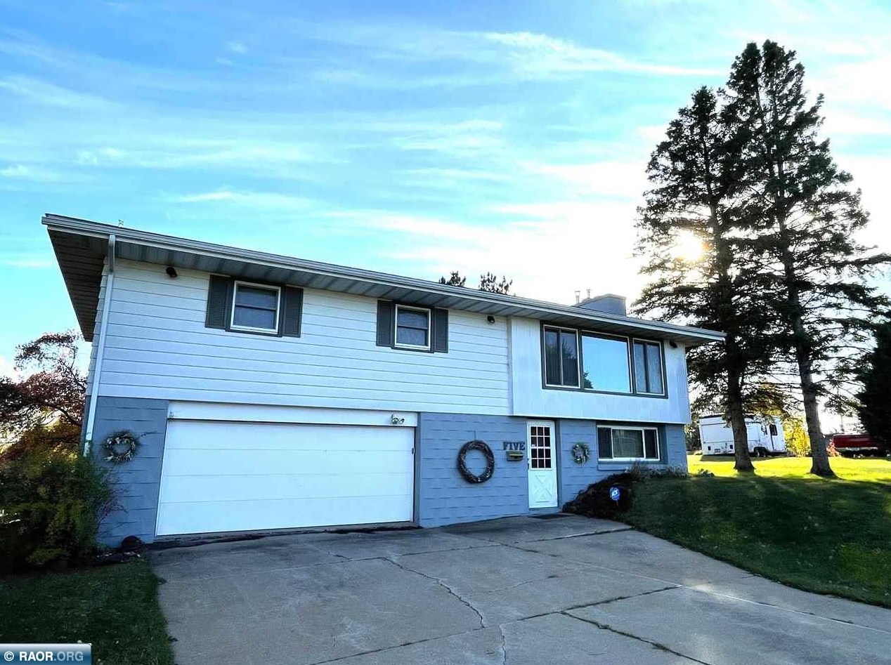 5 Ne 11th St, Chisholm, MN 55719