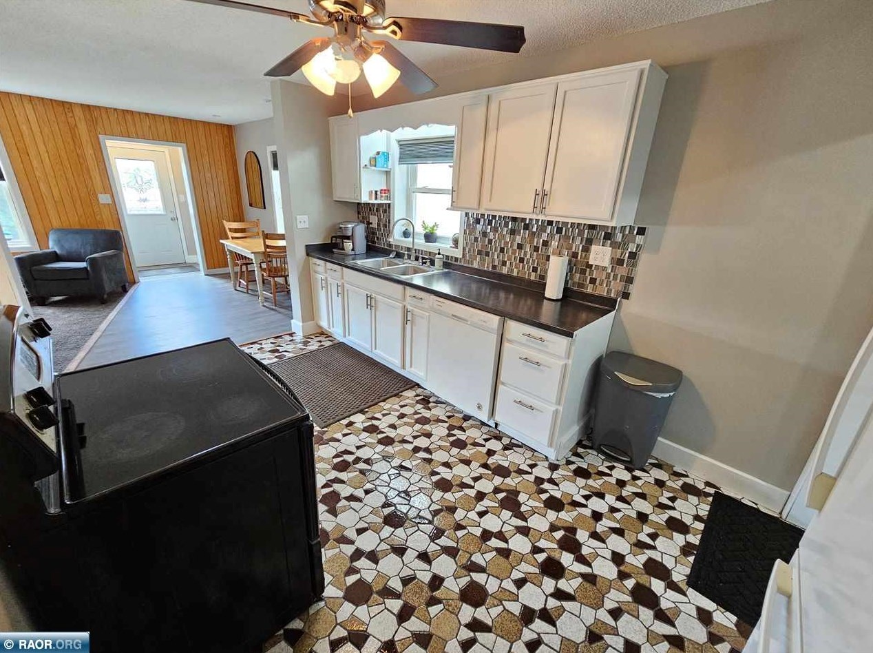 302 1st St, Chisholm MN  55719-1709 exterior