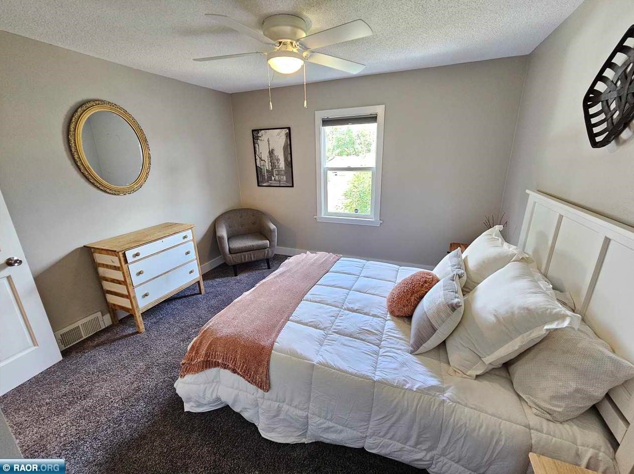 302 1st St, Chisholm MN  55719-1709 exterior