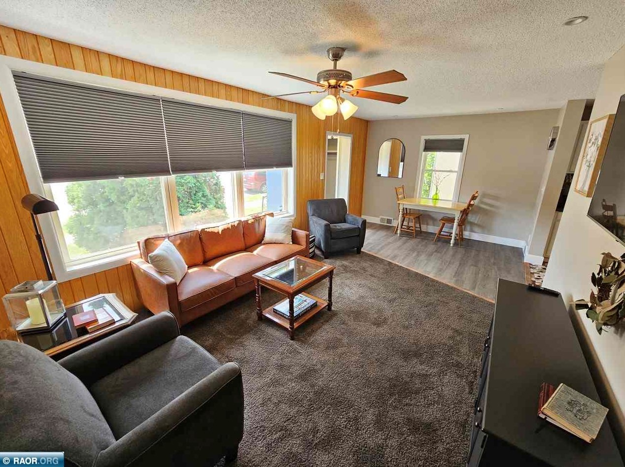 302 1st St, Chisholm MN  55719-1709 exterior