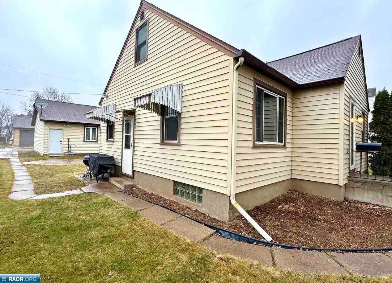 711 5th St S, Virginia, MN 55792