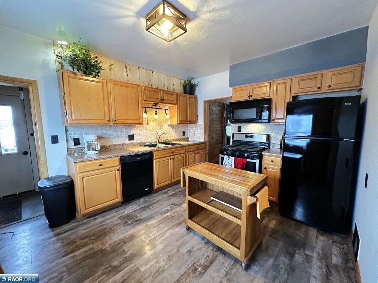 15 Shagawa Rd, Ely MN  55731-1010 exterior
