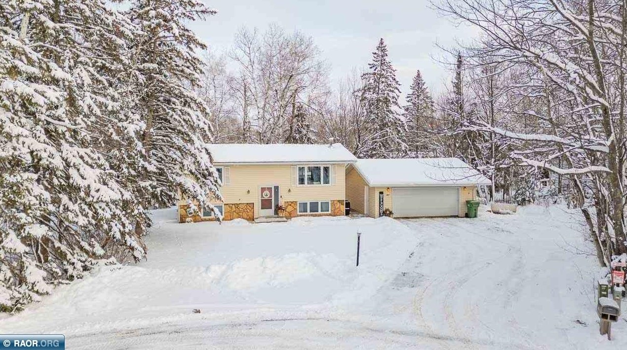 401 Opal Ln, Hibbing, MN 55746