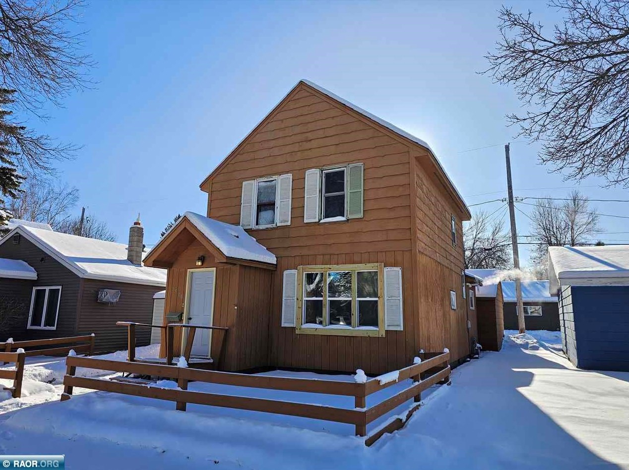 1510 9th St S, Virginia, MN 55792