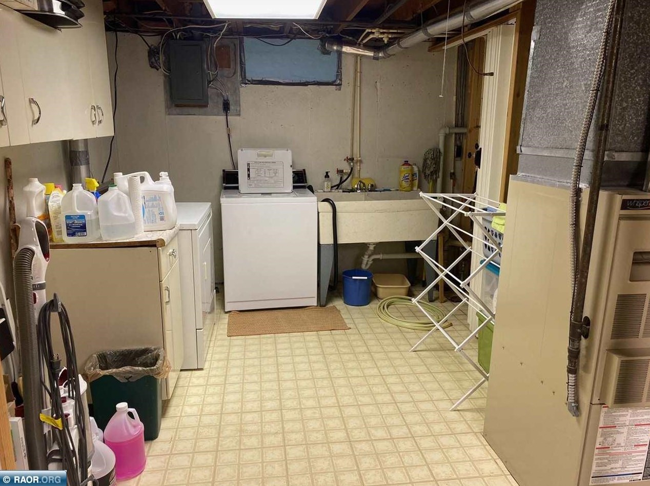 229 Hampshire Dr, Hoyt Lakes MN 55750-1236 exterior