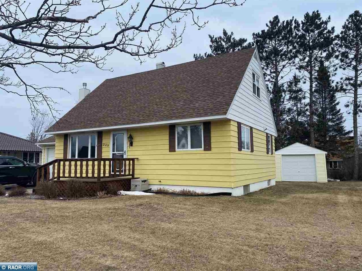 229 Hampshire Dr, Hoyt Lakes, MN 55750-1235