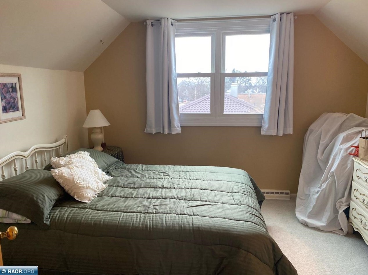 229 Hampshire Dr, Hoyt Lakes MN 55750-1236 exterior