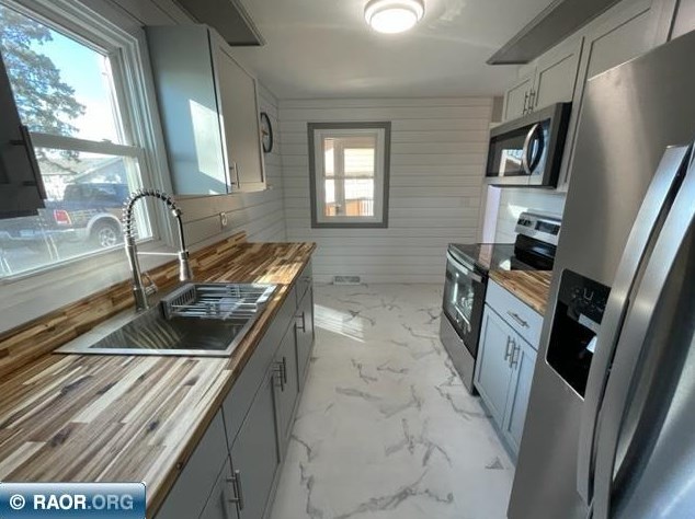 709 41st St, Hibbing MN  55746-3280 exterior