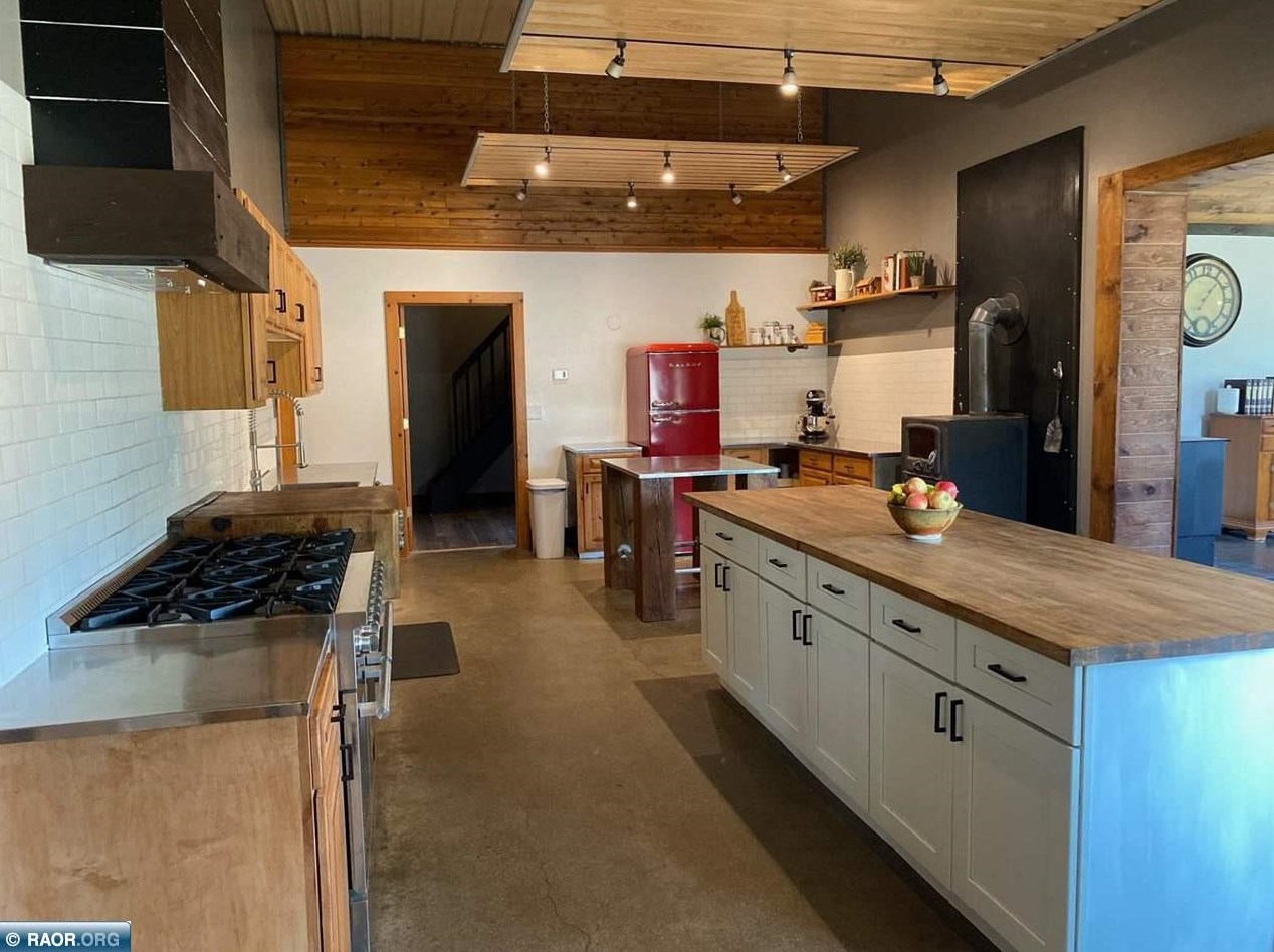 4873 Bodas Rd, Biwabik, MN 55705-8205