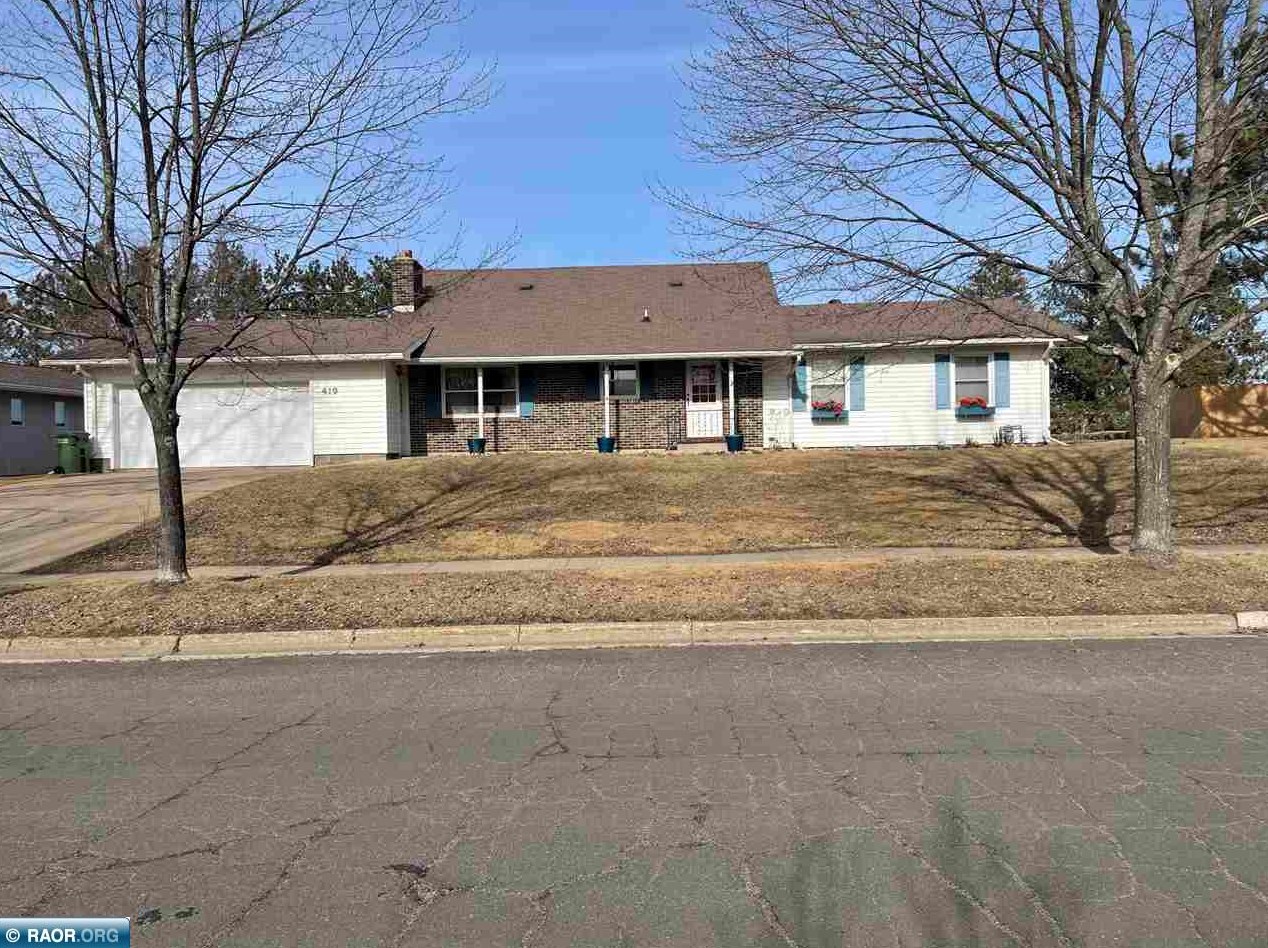 419 Highland Dr, Hibbing, MN 55746