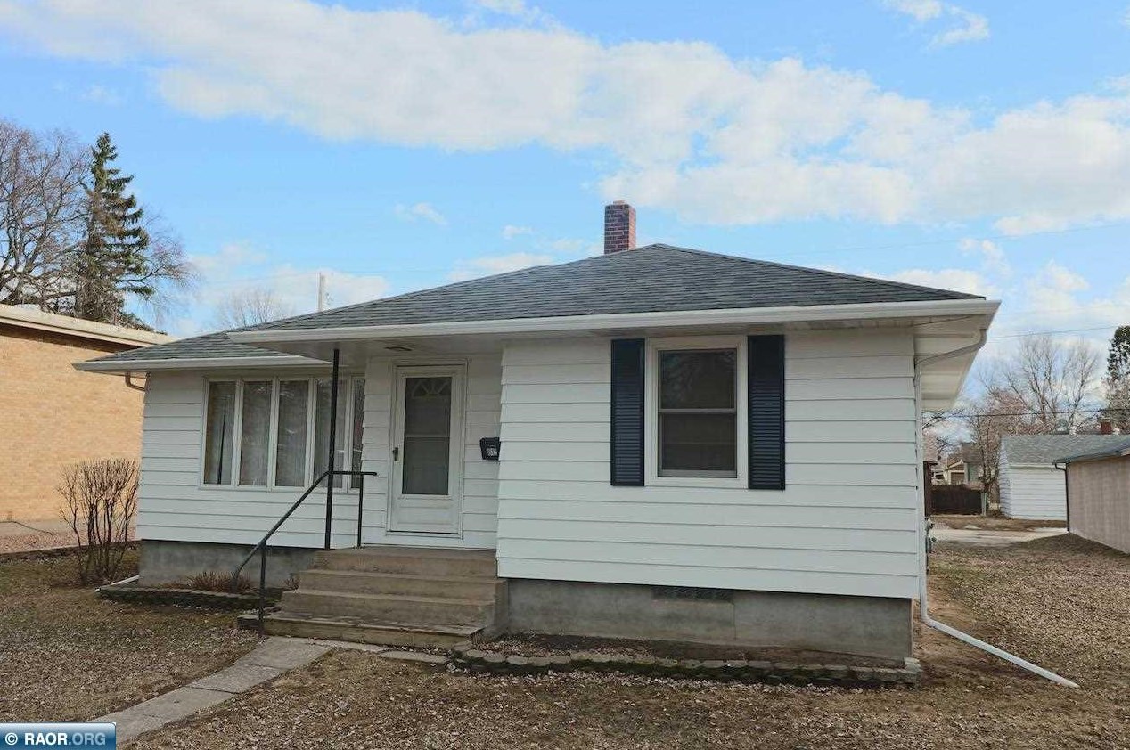 812 6th St S, Virginia, MN 55792