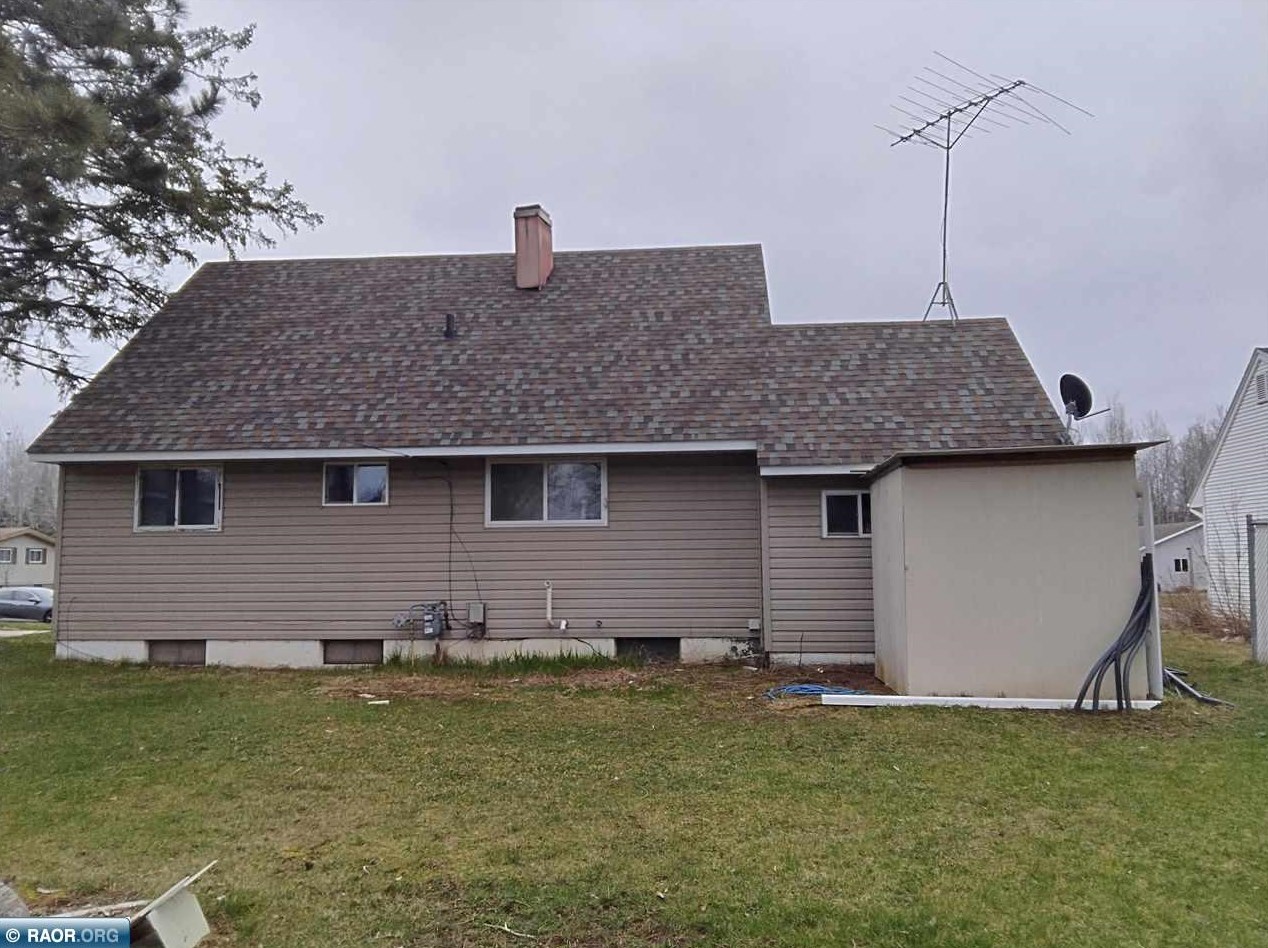 321 Leeds Rd, Hoyt Lakes, MN 55750-1305
