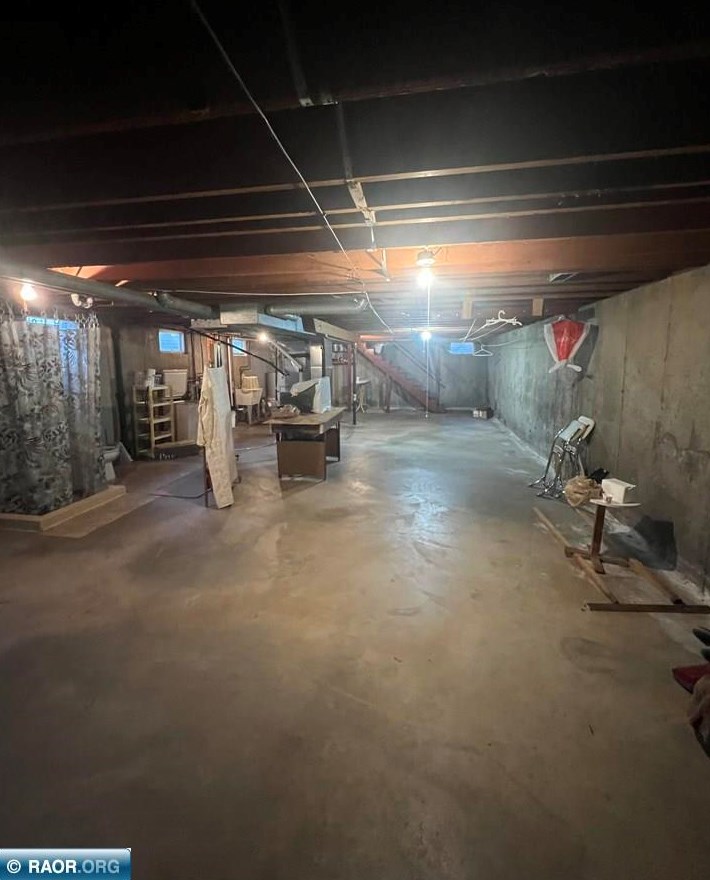 305 32nd St, Hibbing MN  55746-2696 exterior