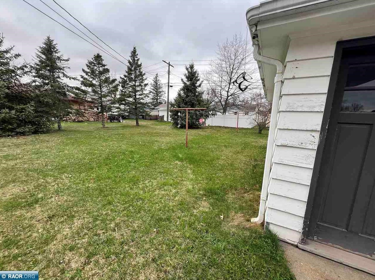 305 32nd St, Hibbing MN  55746-2629 exterior