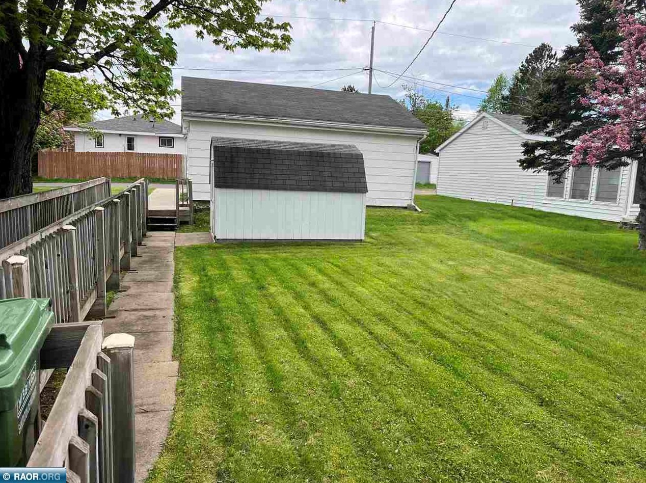 3937 3rd Ave, Hibbing, MN 55746-3103