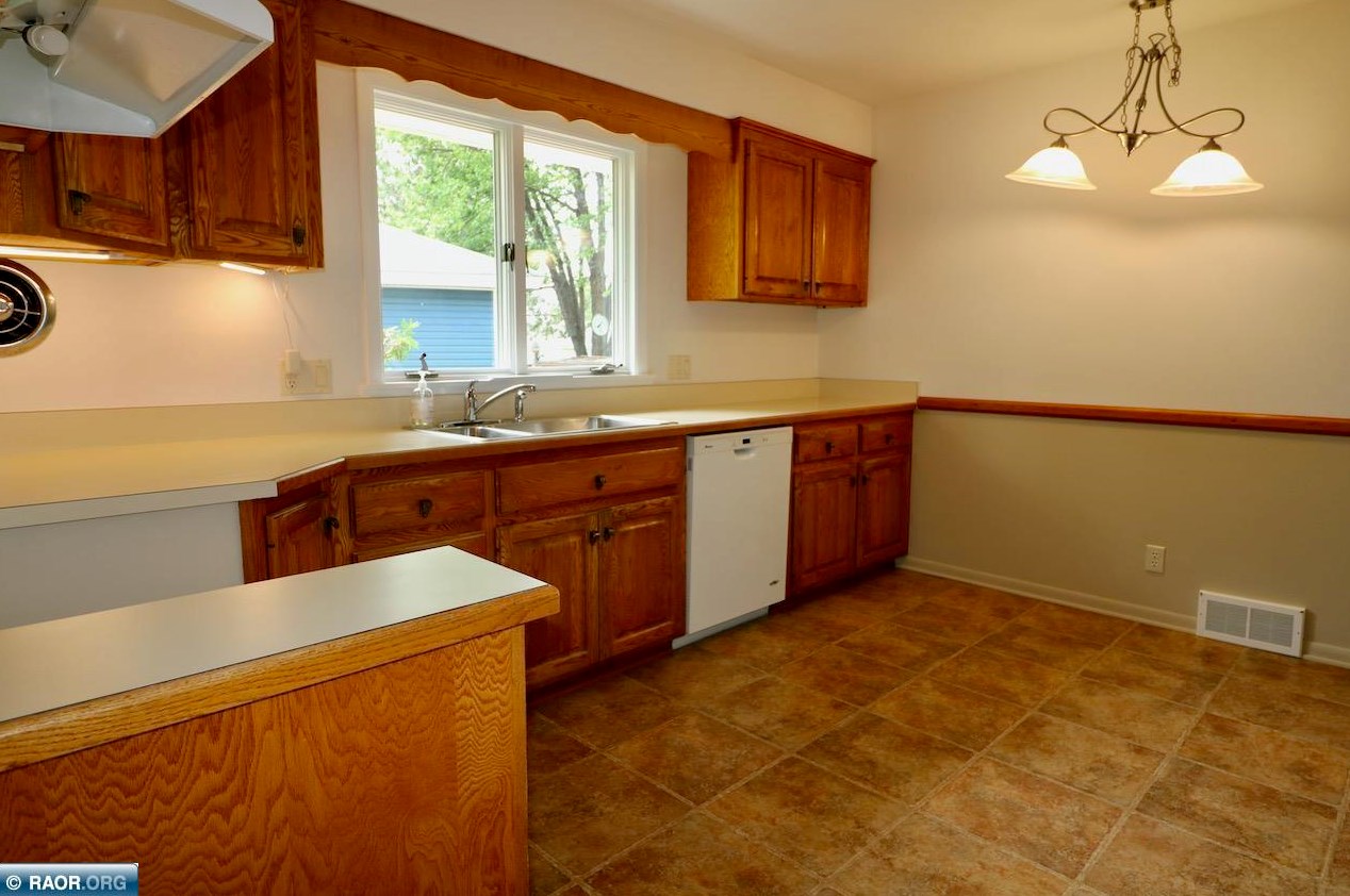 404 Coventry Rd, Hoyt Lakes, MN 55750-1329