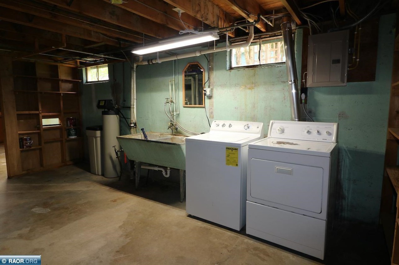 404 Coventry Rd, Hoyt Lakes MN 55750-1329 exterior