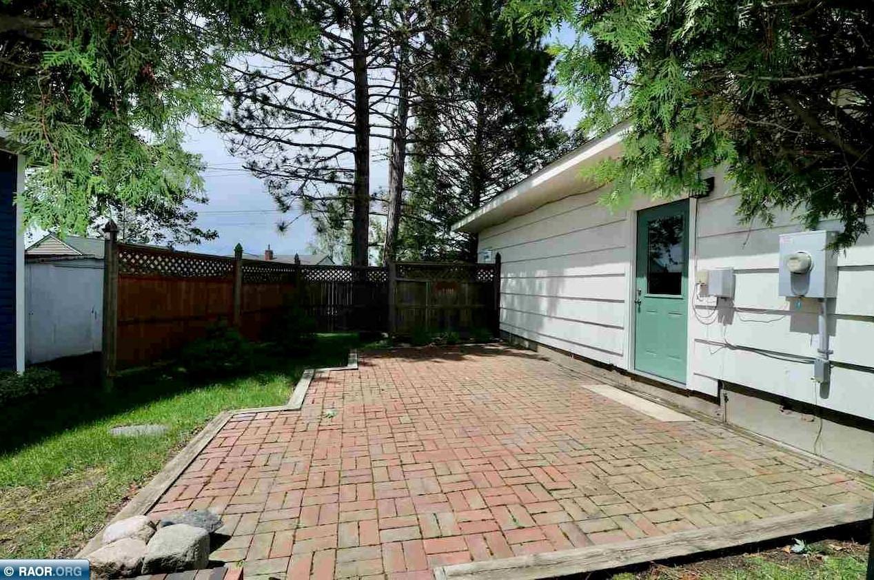 404 Coventry Rd, Hoyt Lakes MN 55750-1329 exterior