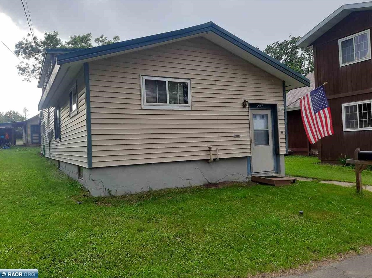 247 5th Ave, Ely, MN 55731-1404