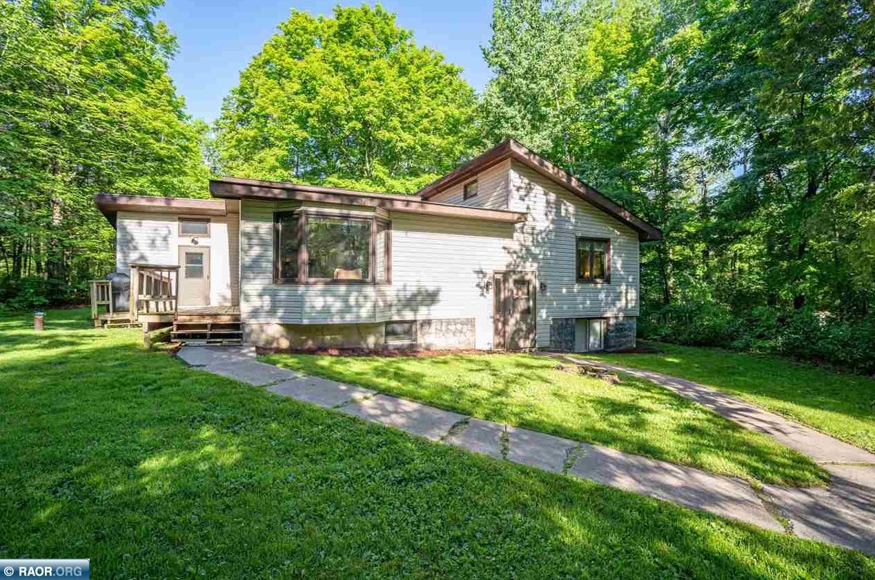 4853 Daniels Rd, Duluth, MN 55811-9619