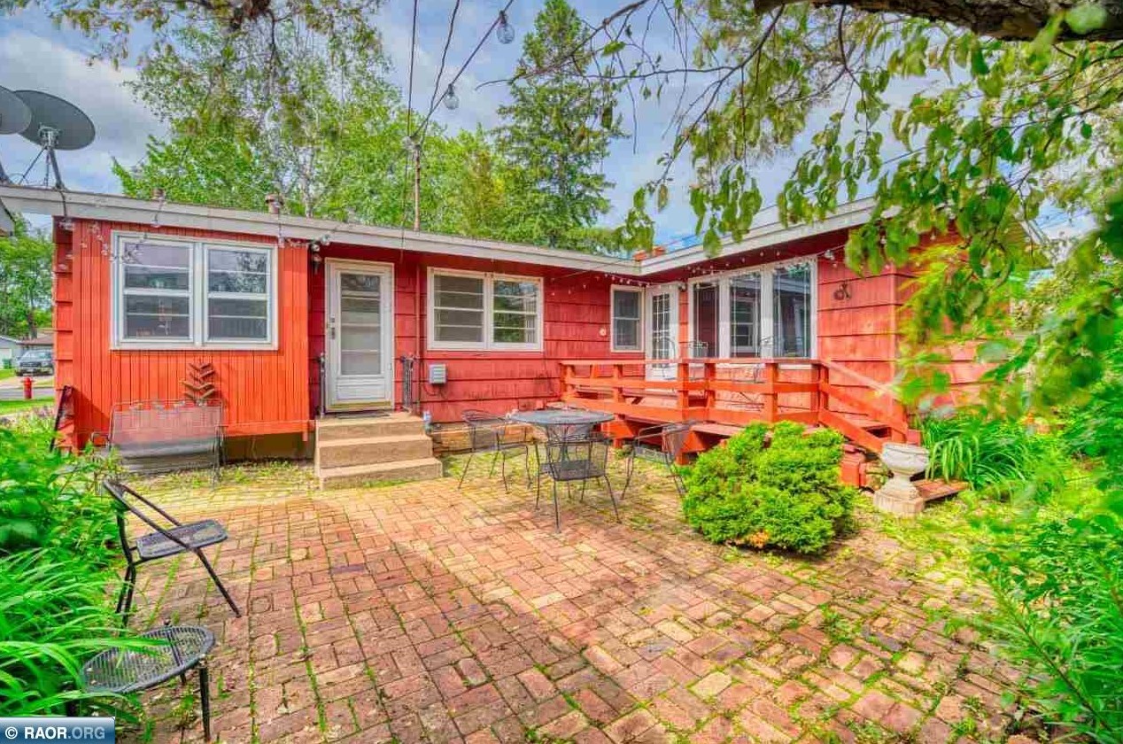 3306 Outer Dr, Hibbing, MN 55746