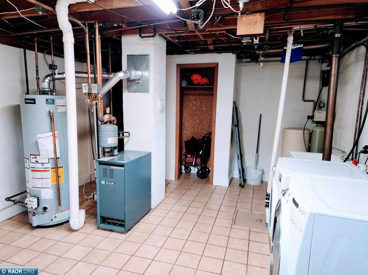 4517 3rd Ave, Hibbing MN  55746-3703 exterior