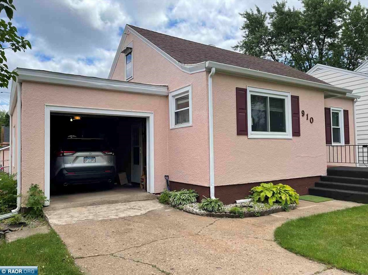 910 Michigan St, Hibbing, MN 55746