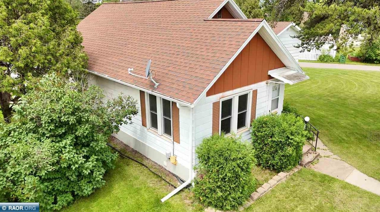 1831 12th Ave E, Hibbing, MN 55746