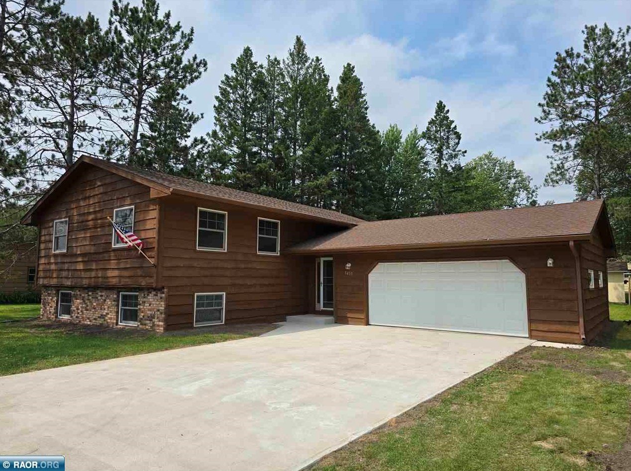 8415 Centennial Dr, Virginia, MN 55792